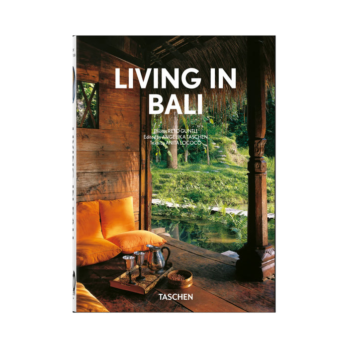 Livro Living in Bali
